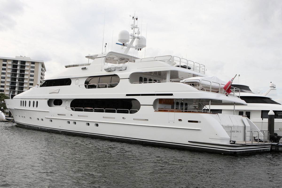 Opulent Lifestyle Tiger Woods 20 Million 47 Metre Yacht