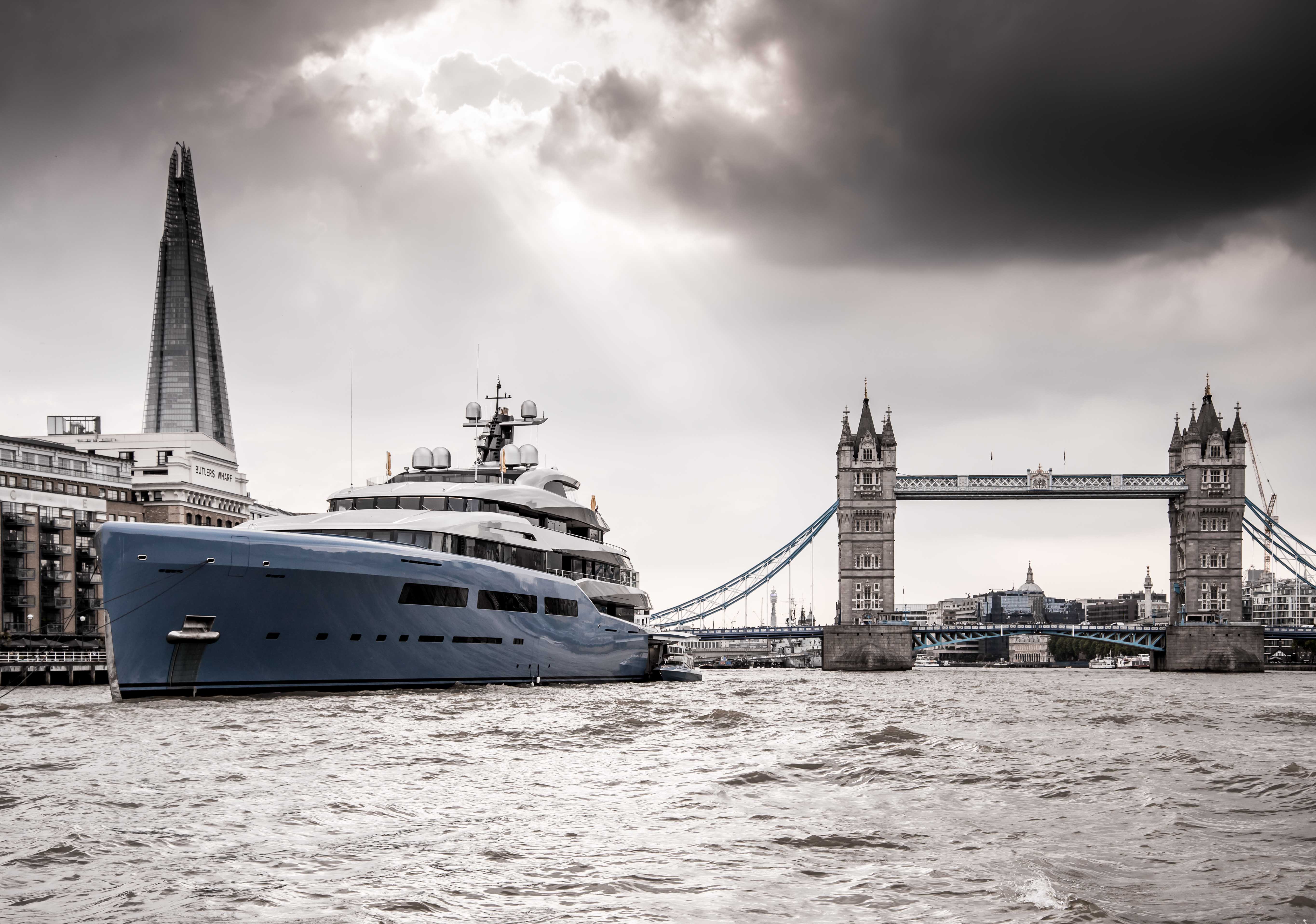 river thames yacht