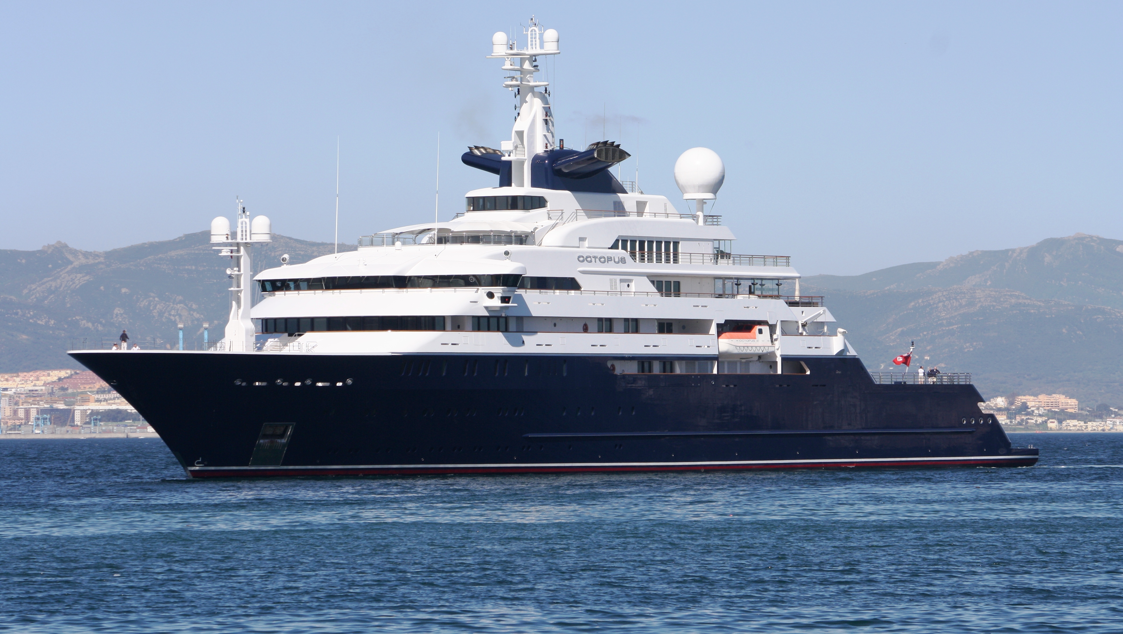 Paul Allen Owner Of The 92m Tatoosh And 126m Octopus