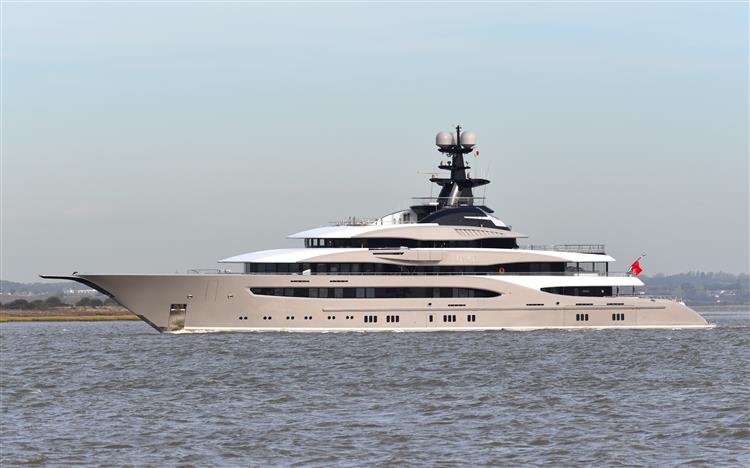 Billionaire S 200 Million 95 Metre Superyacht Kismet Spotted On The River Thames Yacht Harbour