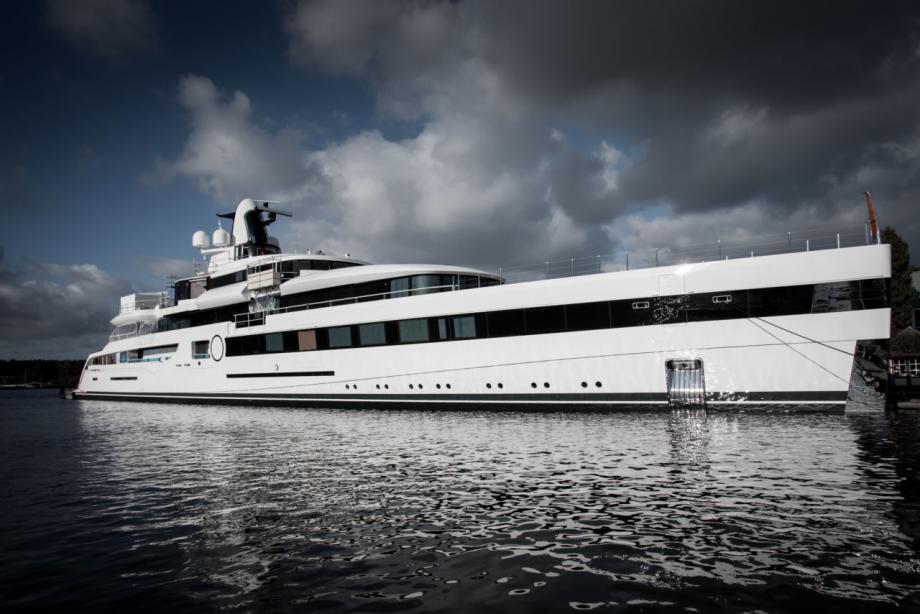 5 Superyachts of Super Bowl Contenders - Megayacht News