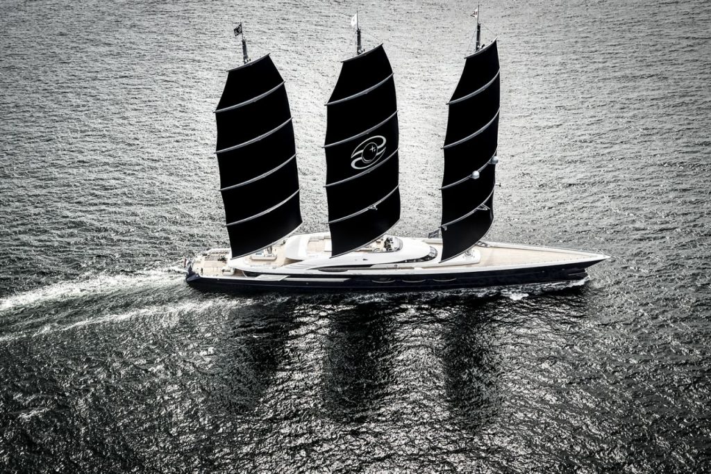 black pearl yacht standort