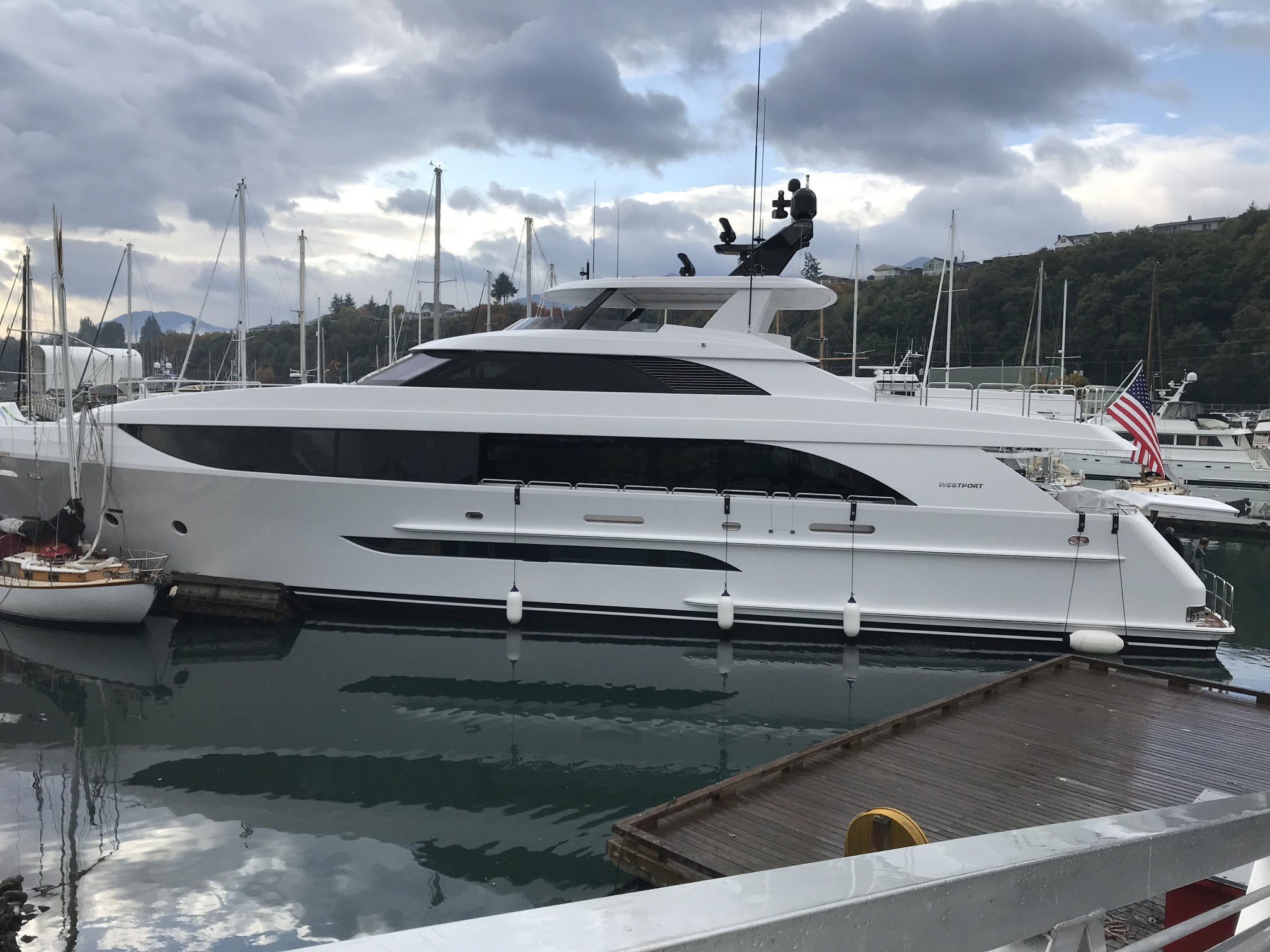 2019 super yacht crashes into dock