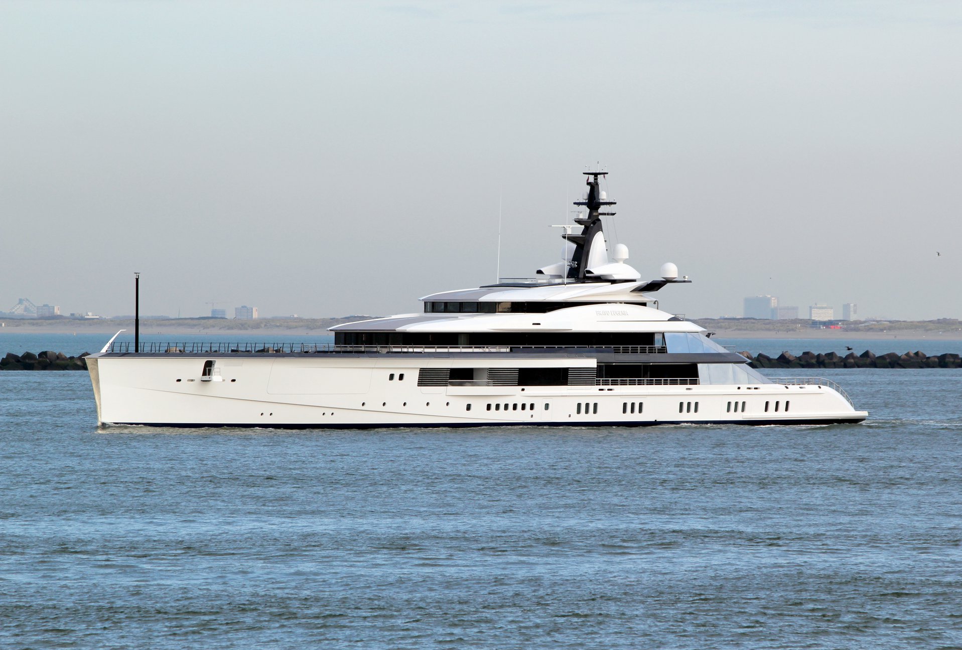 yacht bravo eugenia prix