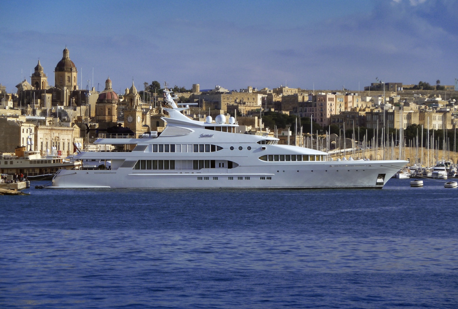 who owns mega yacht samar