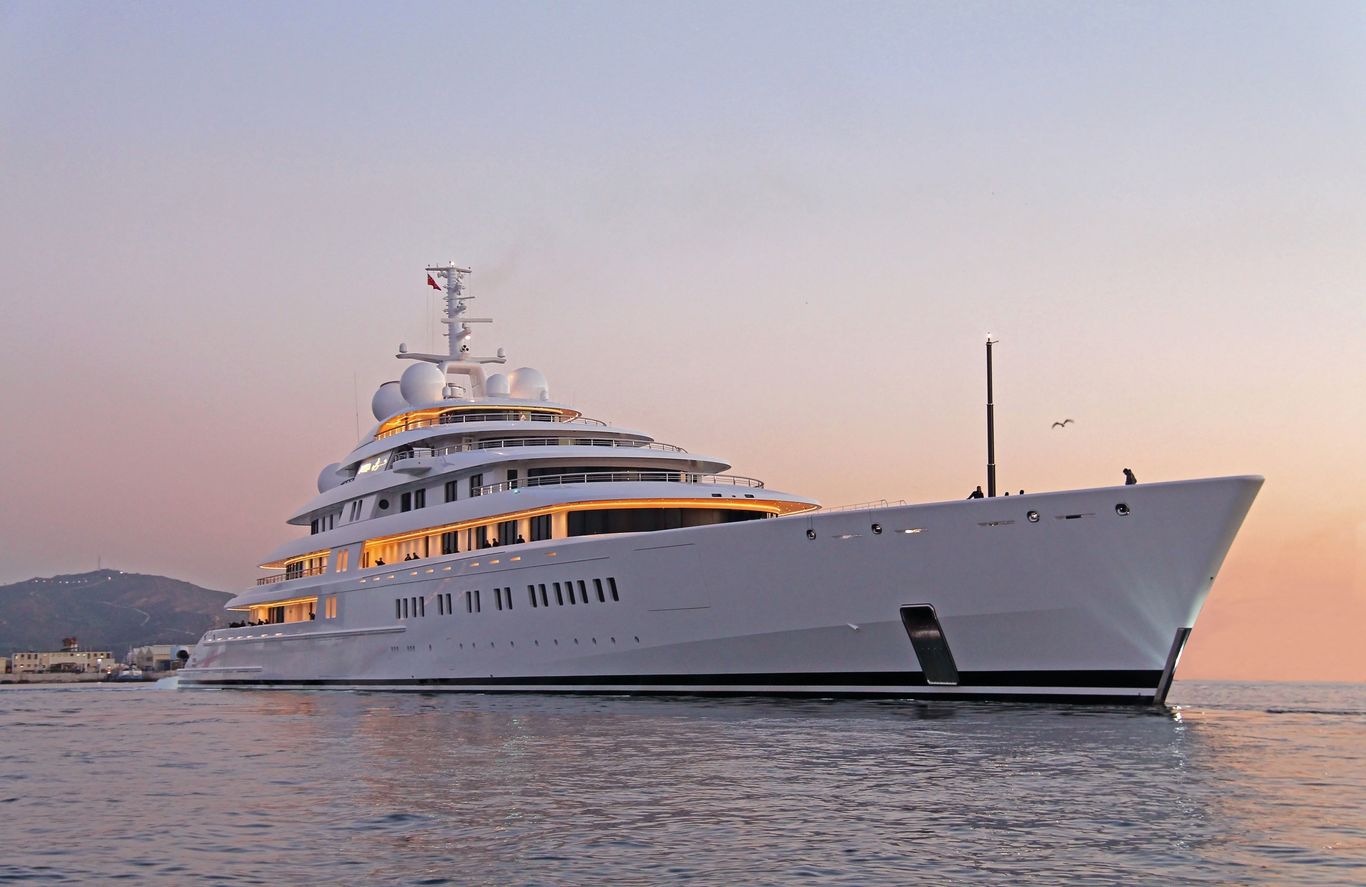 world's largest yacht azzam