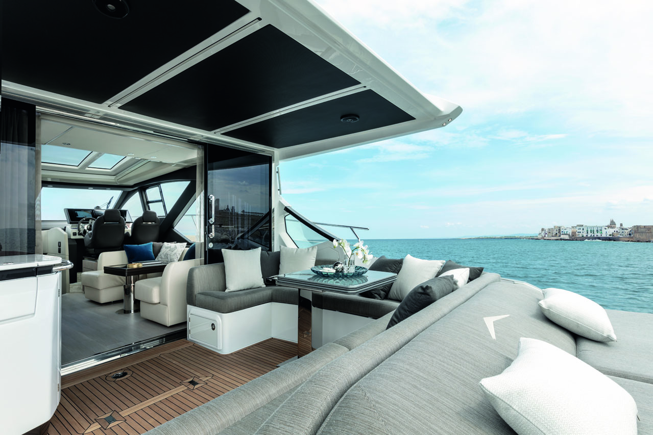 Azimut S6 Wins the Title of Best Sportscruiser Over 40 Feet - Yacht Harbour