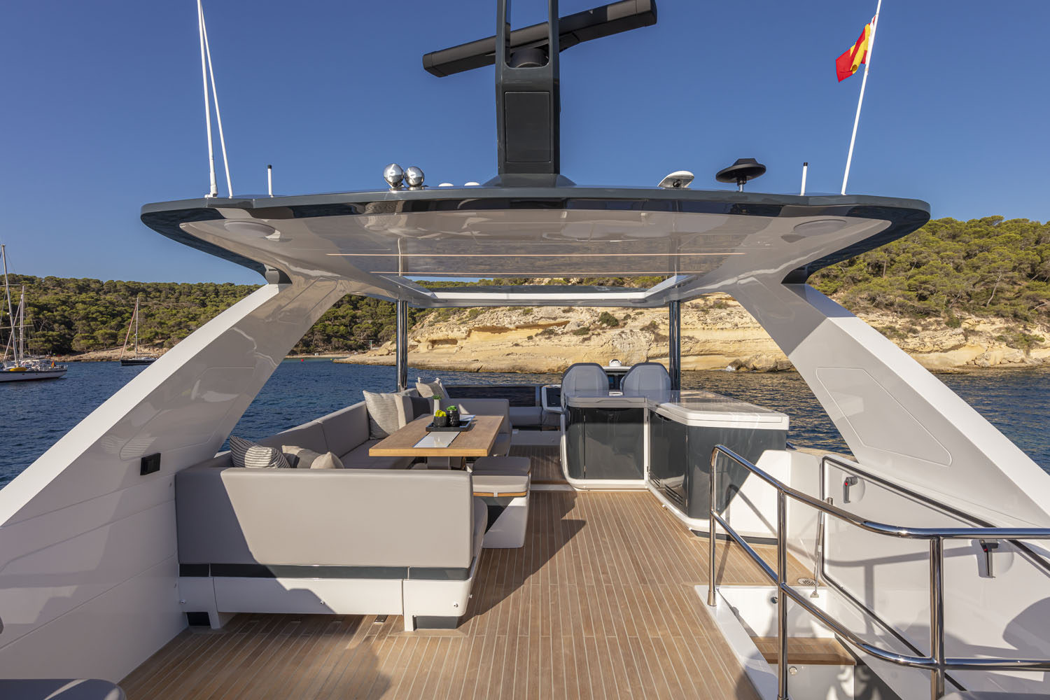 flybridge sailing yacht