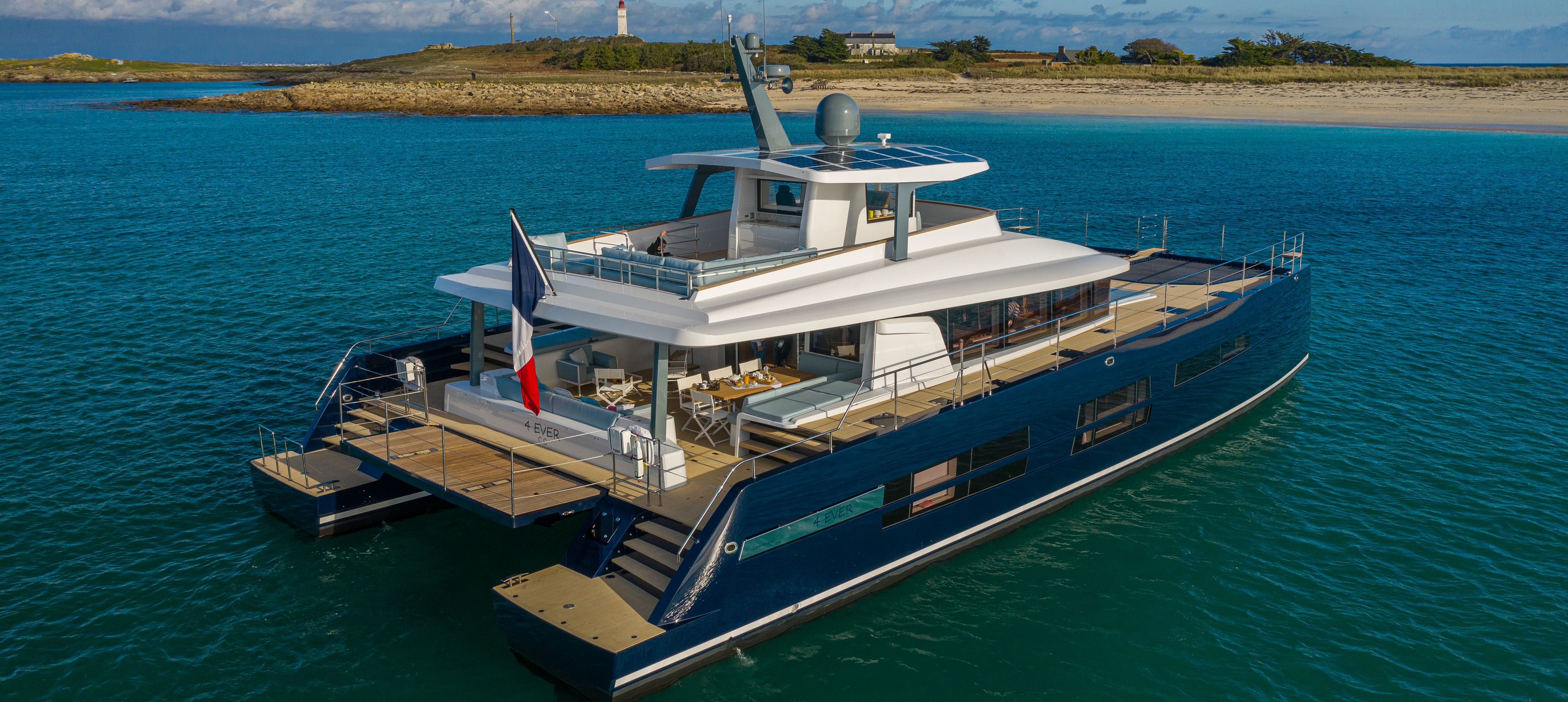 4 floor yacht