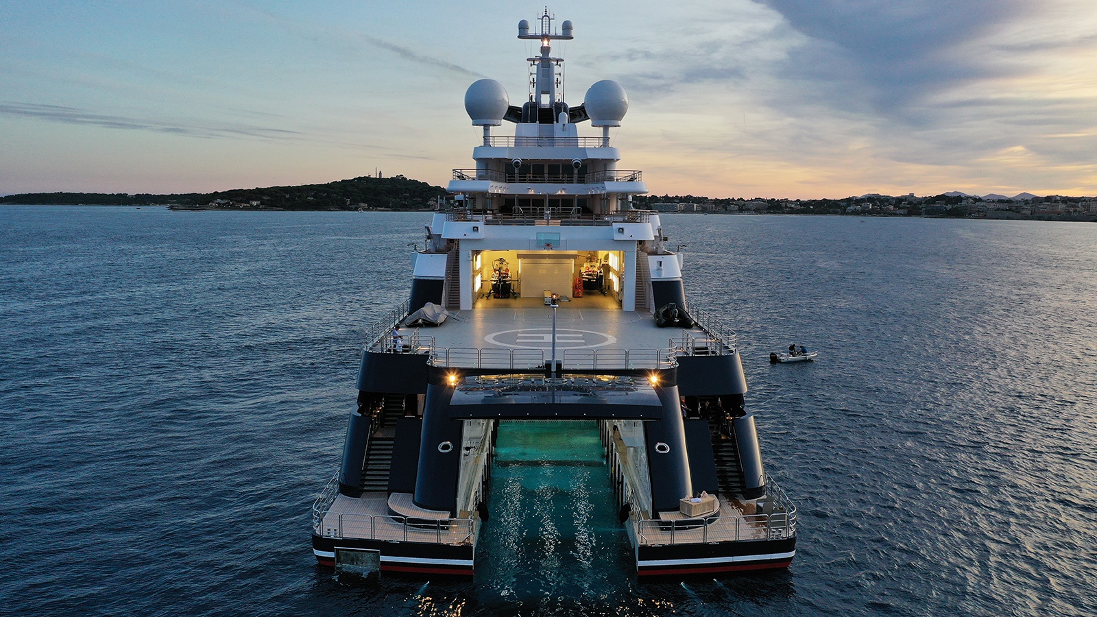 who owns the super yacht octopus