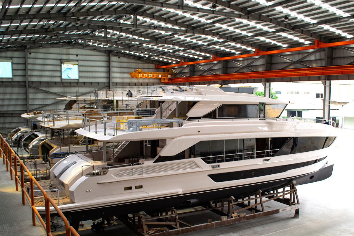 yacht manufacturing companies