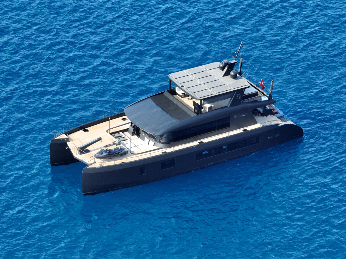 A Closer Look at All-Aluminum VisionF 80 BLCK Catamaran - Yacht Harbour