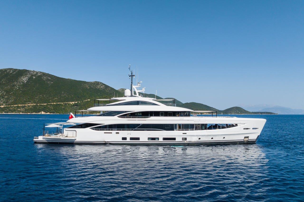 luxury yachts sale