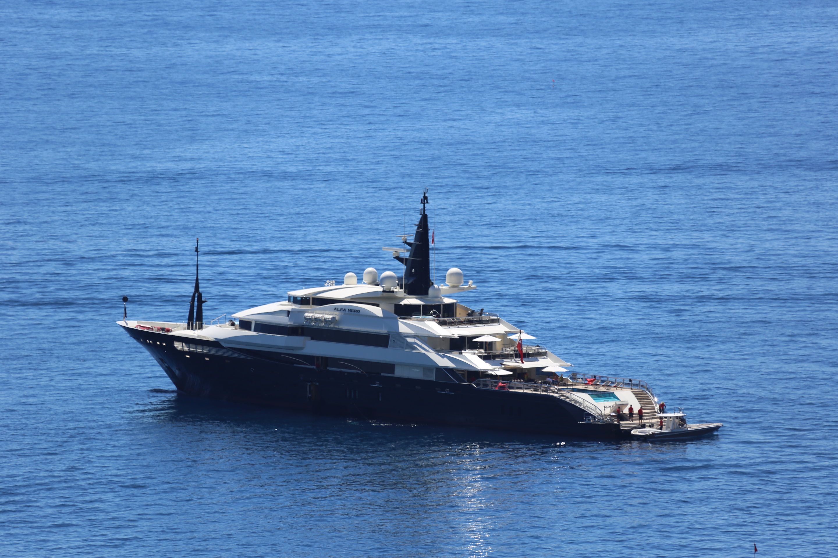 lewis hamilton new yacht