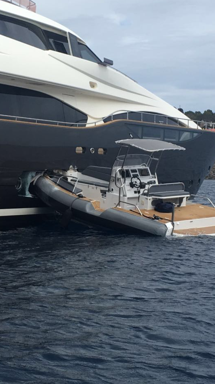 Tender Loses Control And Crashes Into Yacht Yacht Harbour