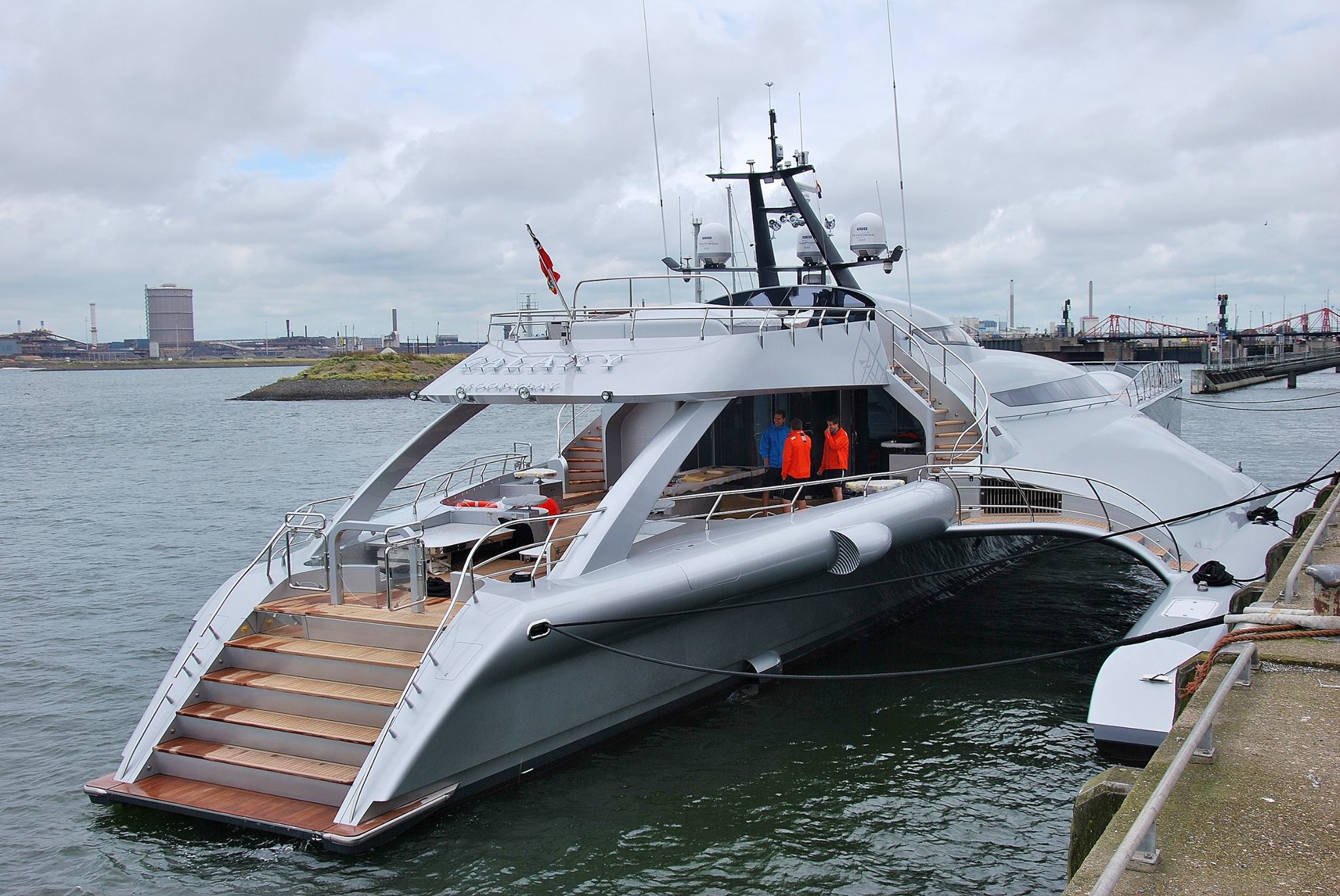 largest trimaran yacht