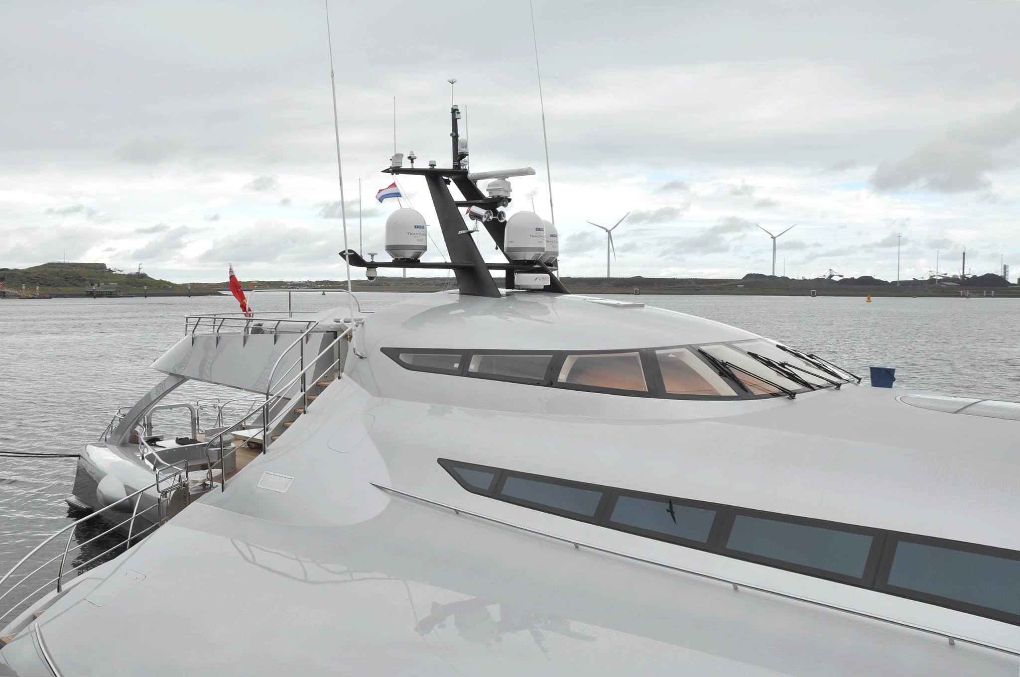 largest trimaran yacht