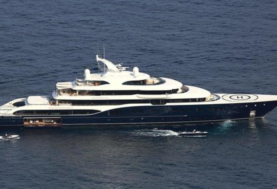 who owns a billion dollar yacht