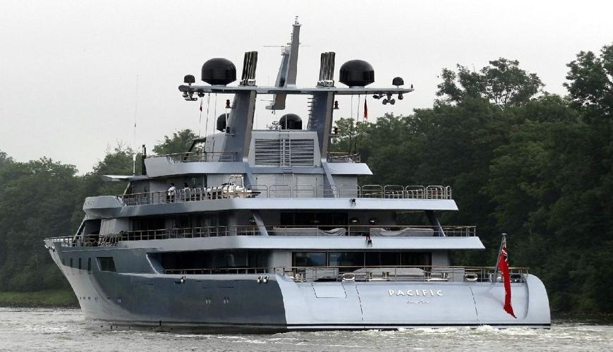 yacht Pacific
