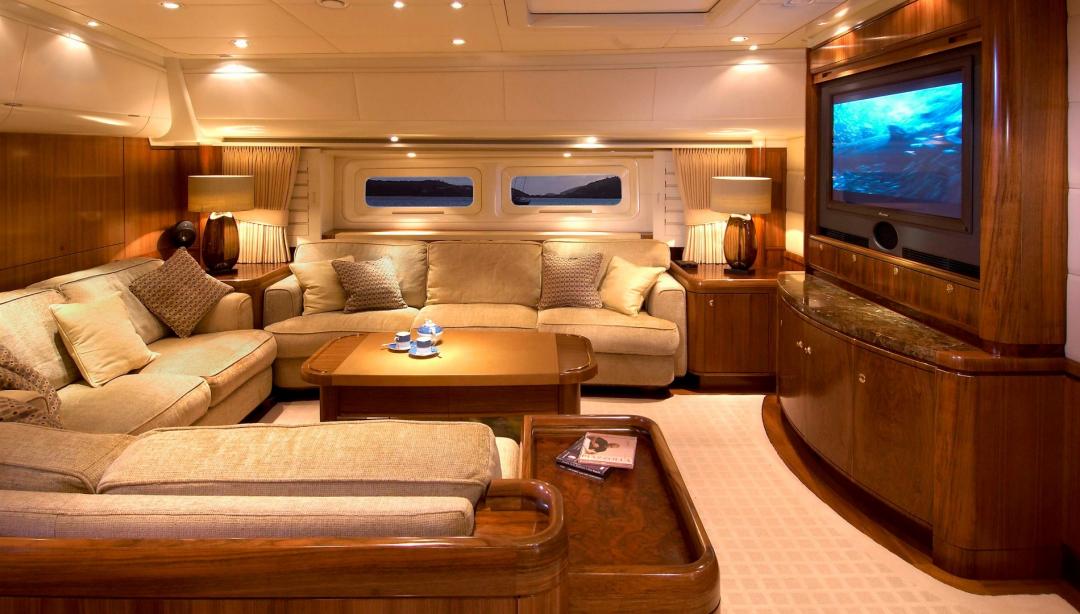 yacht Antares