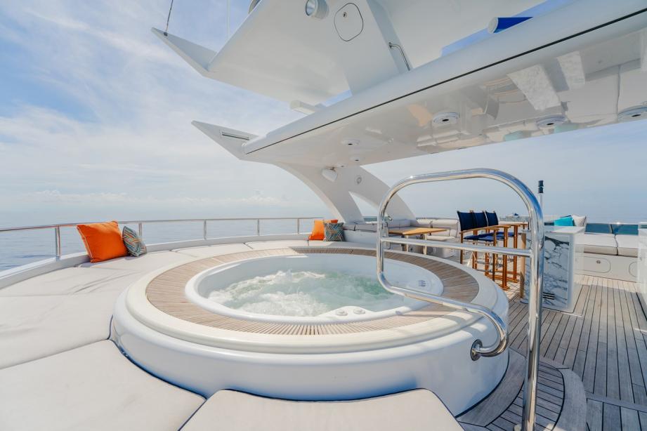 yacht Sharkfinn