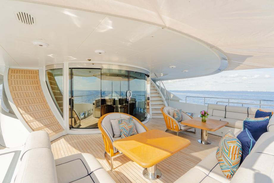 yacht Sharkfinn