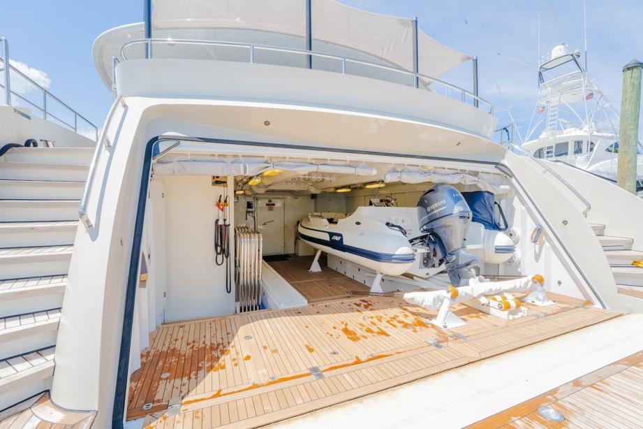 yacht Sharkfinn