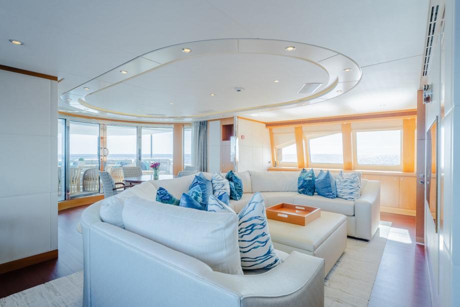 yacht Sharkfinn