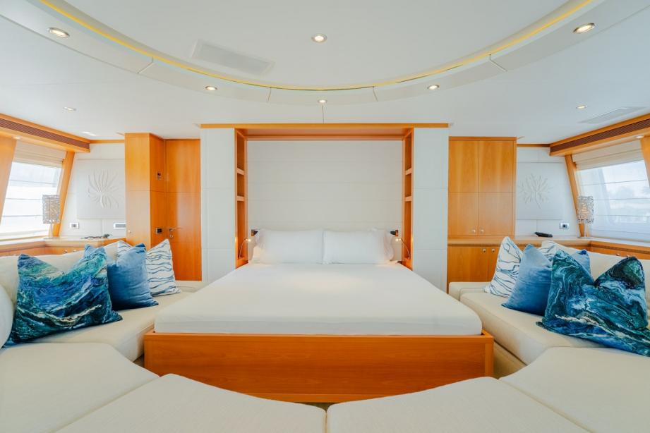 yacht Sharkfinn