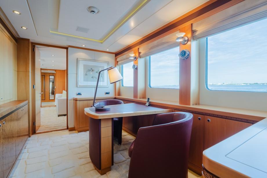 yacht Sharkfinn
