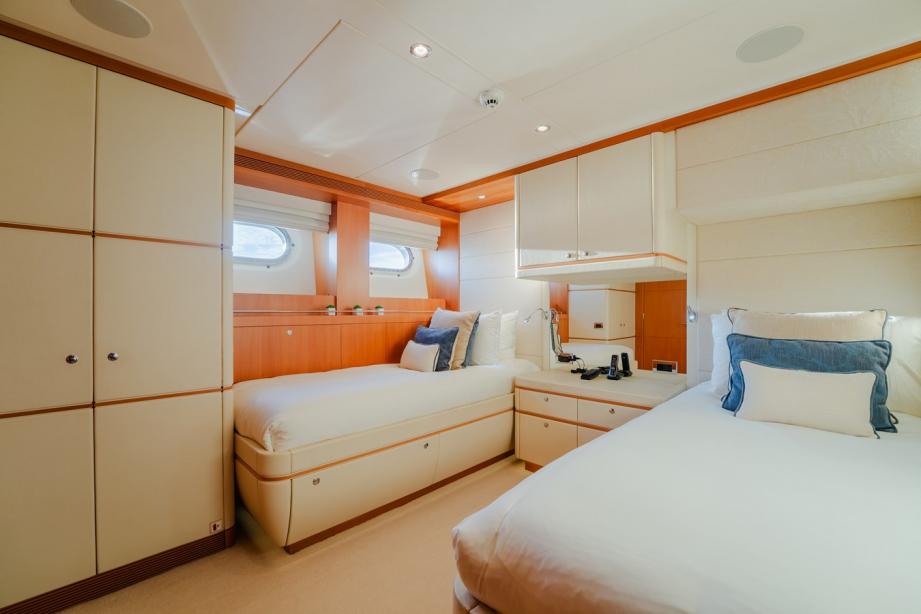 yacht Sharkfinn