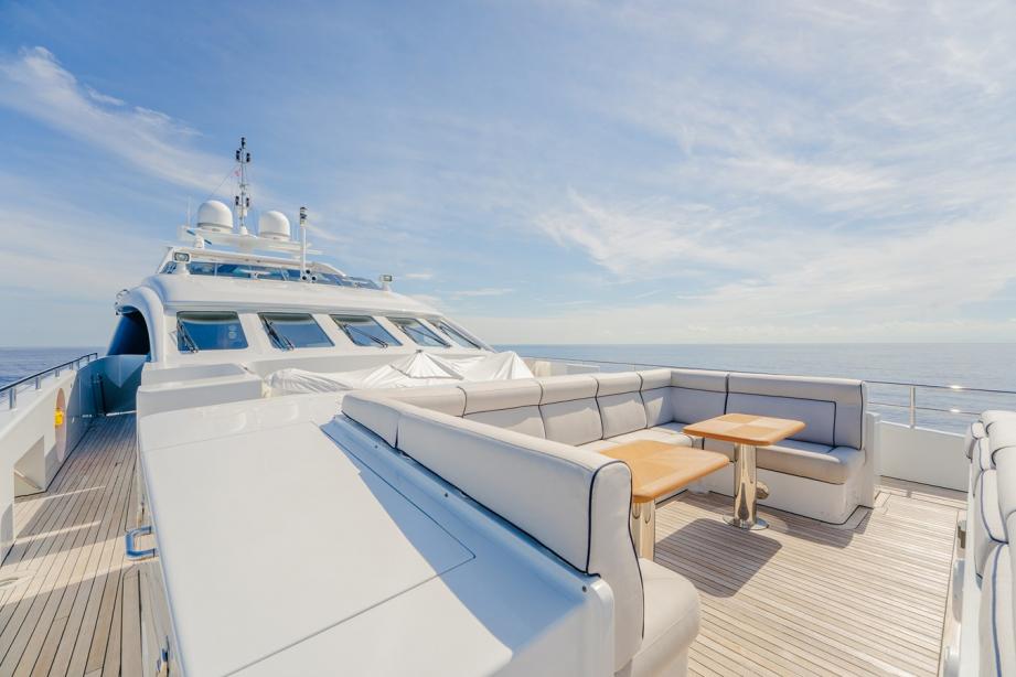 yacht Sharkfinn