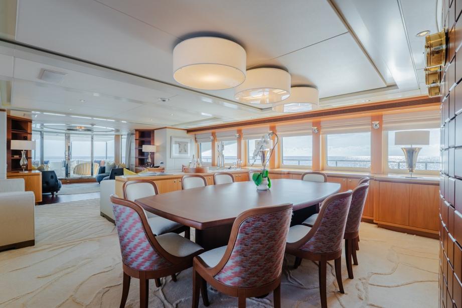 yacht Sharkfinn
