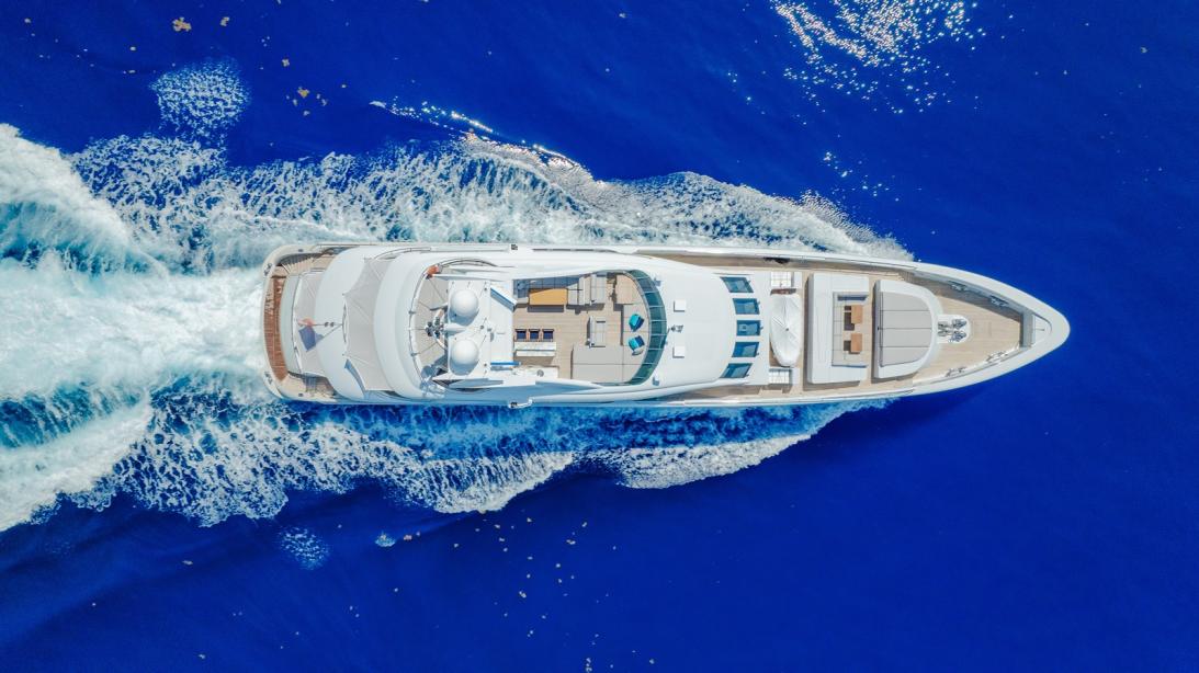 yacht Sharkfinn