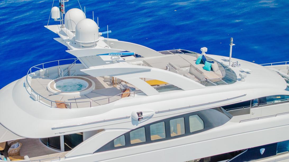 yacht Sharkfinn