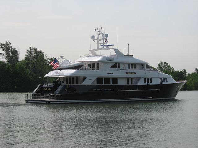 yacht Bella Una