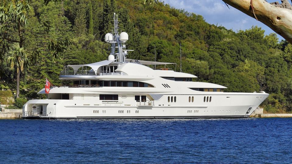 who owns motor yacht anna