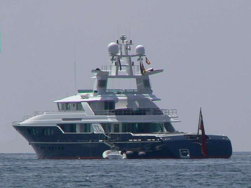 yacht V6