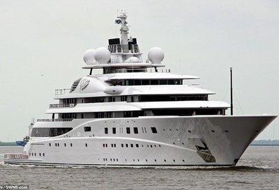 yacht Topaz