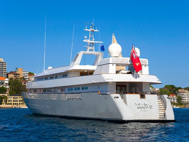 yacht Adamas V