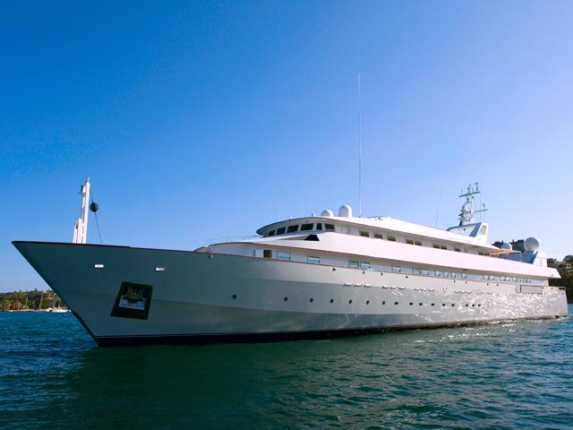 yacht Adamas V