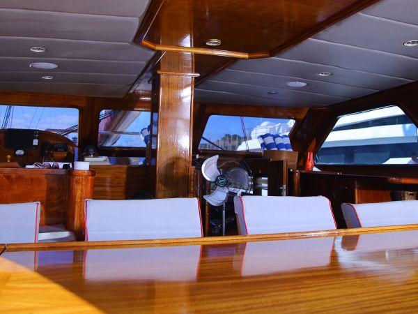 yacht Besame Mucho