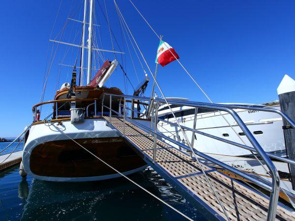 yacht Besame Mucho