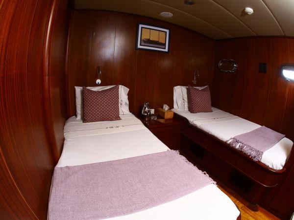 yacht Besame Mucho