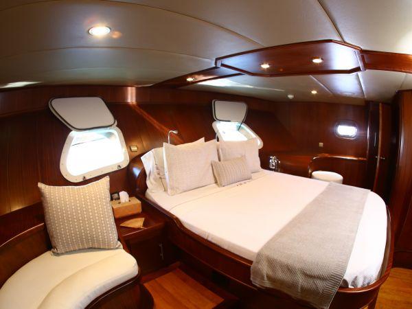 yacht Besame Mucho