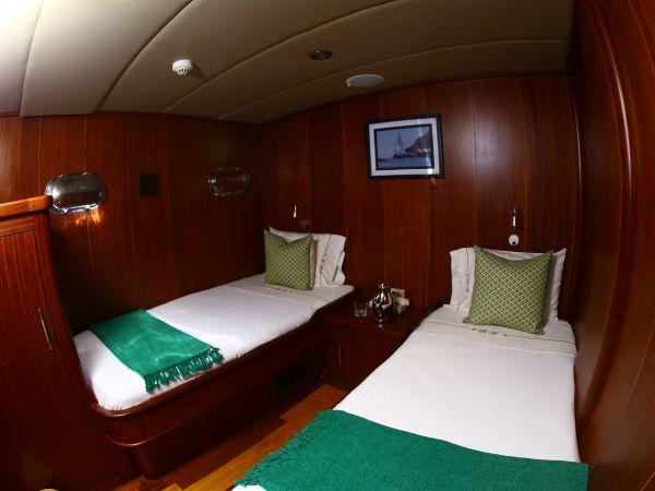 yacht Besame Mucho