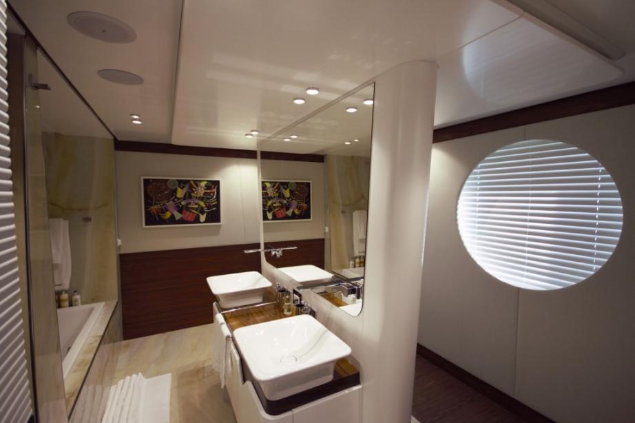 yacht Katina