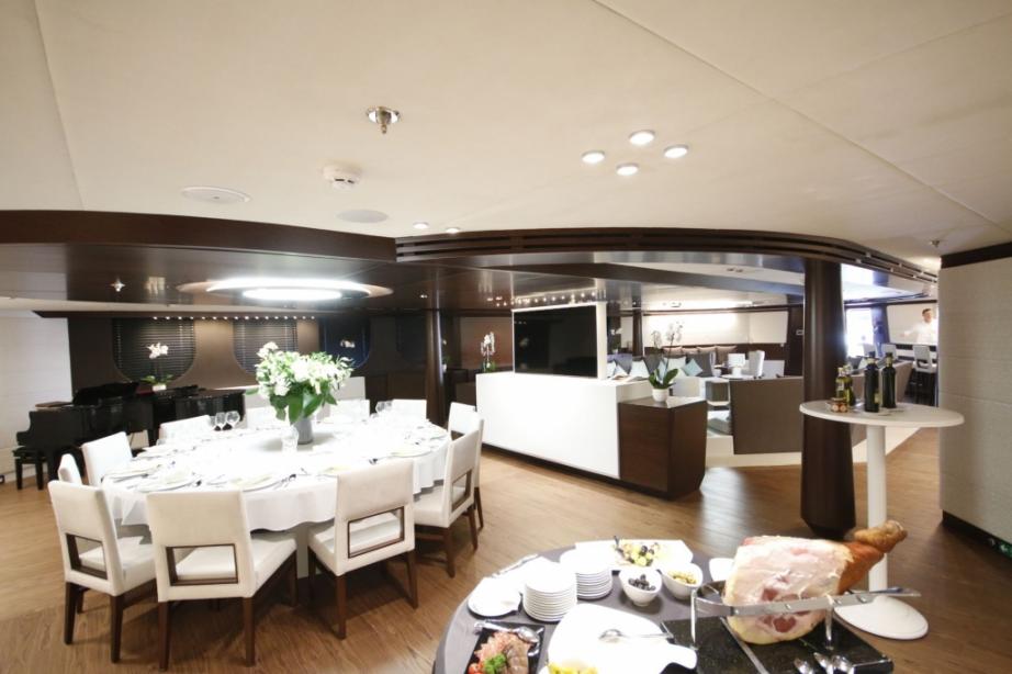 yacht Katina
