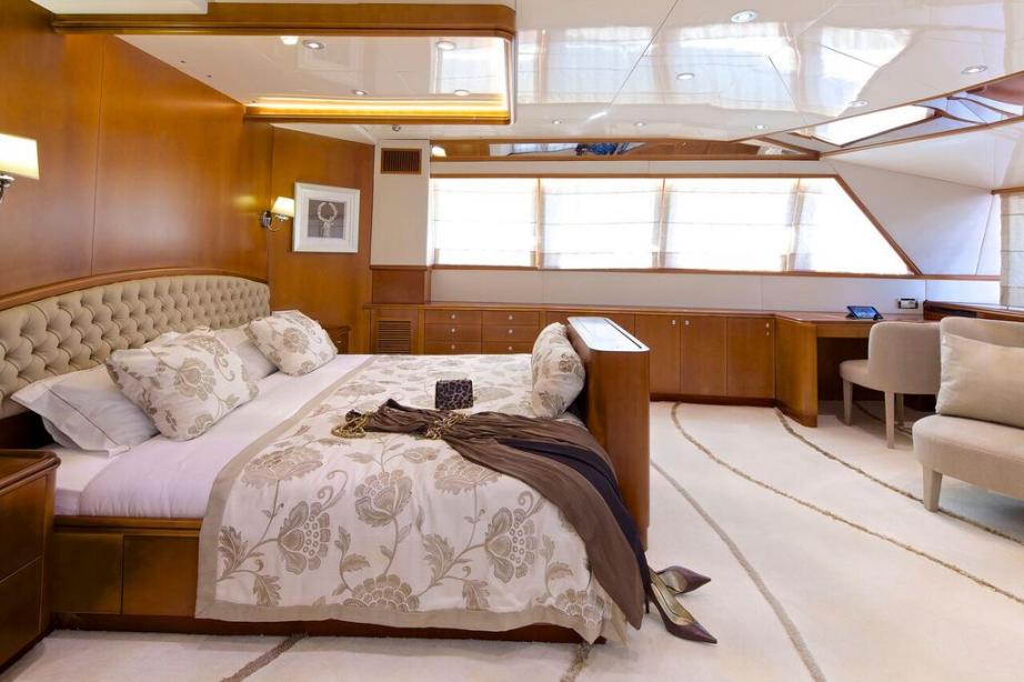 yacht O'Leanna