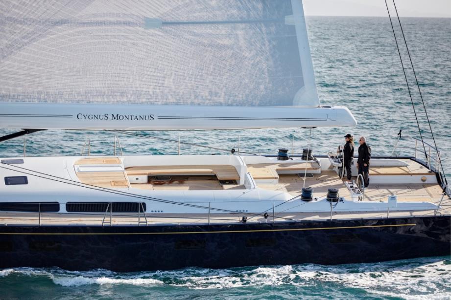 sailing yacht cygnus montanus